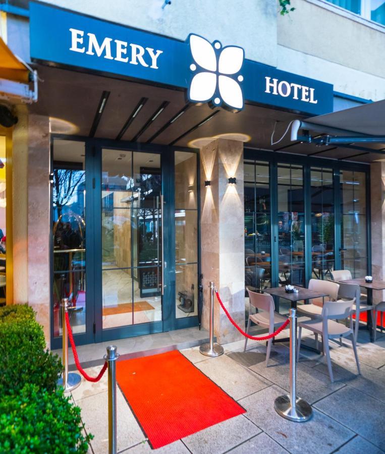 Emery Hotel Prishtine Bagian luar foto
