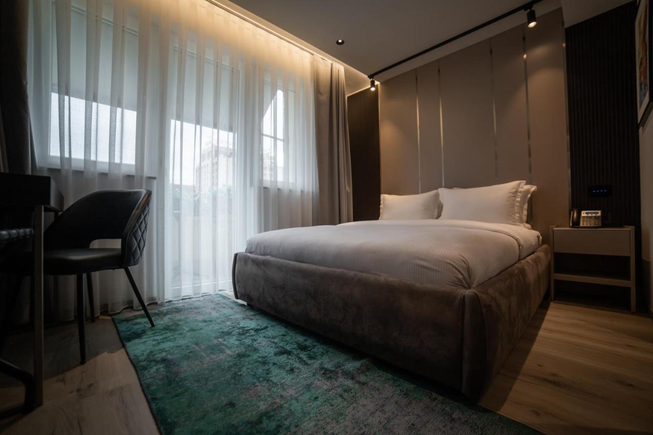 Emery Hotel Prishtine Bagian luar foto