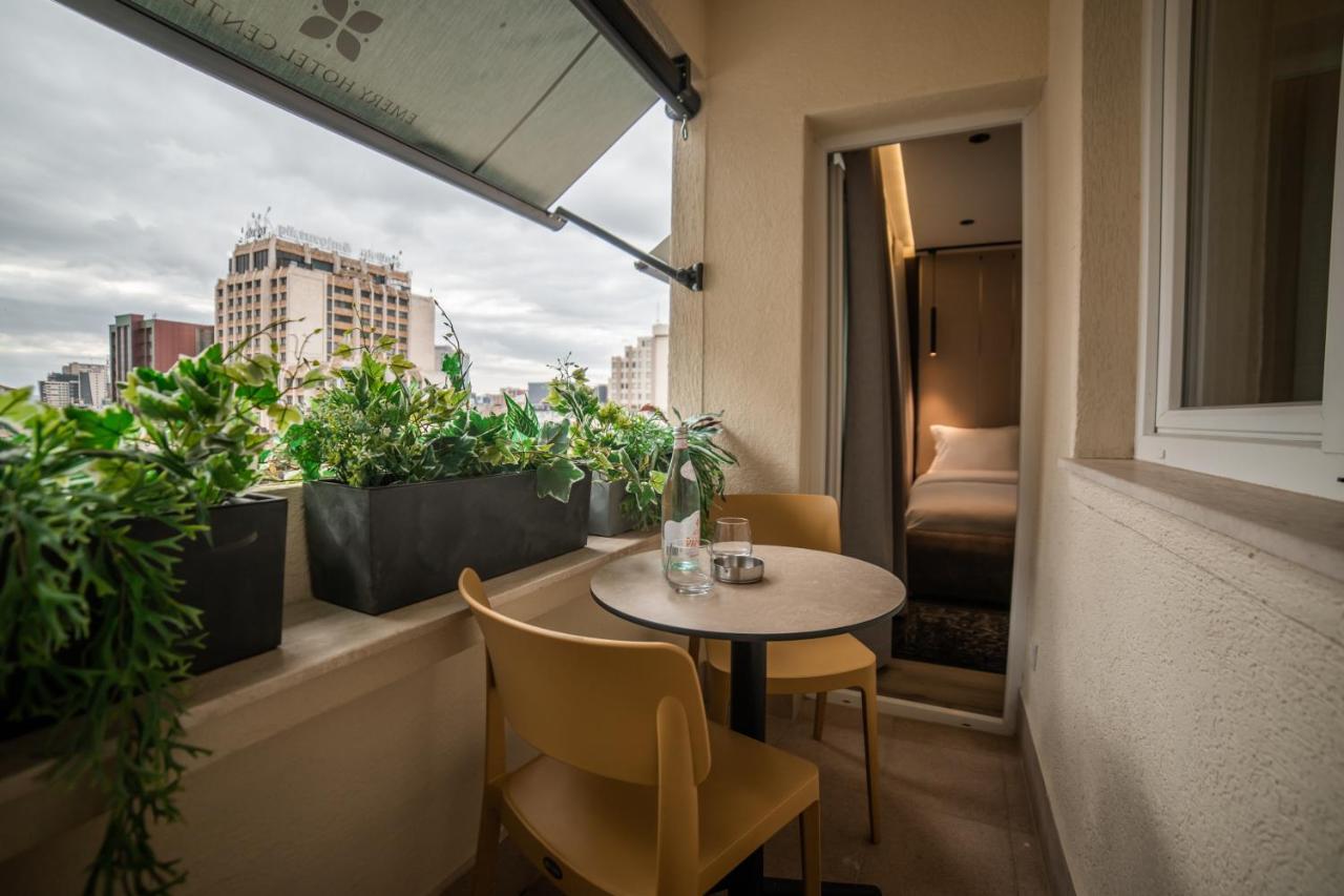 Emery Hotel Prishtine Bagian luar foto