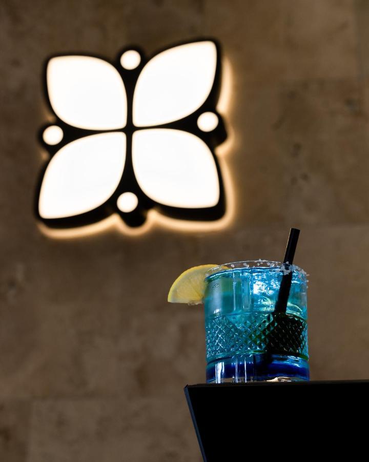 Emery Hotel Prishtine Bagian luar foto