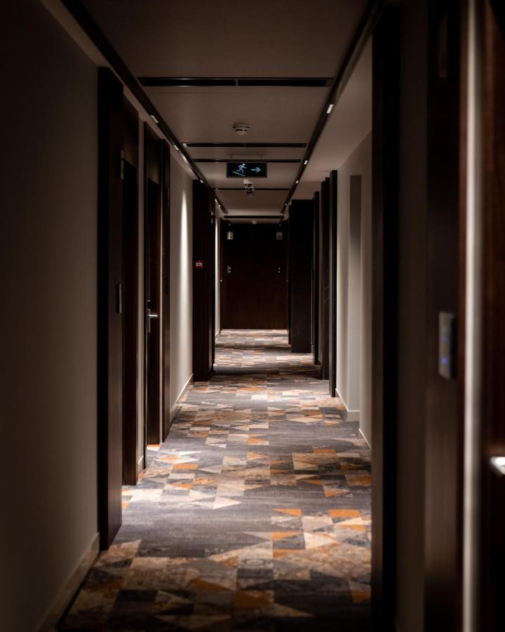 Emery Hotel Prishtine Bagian luar foto