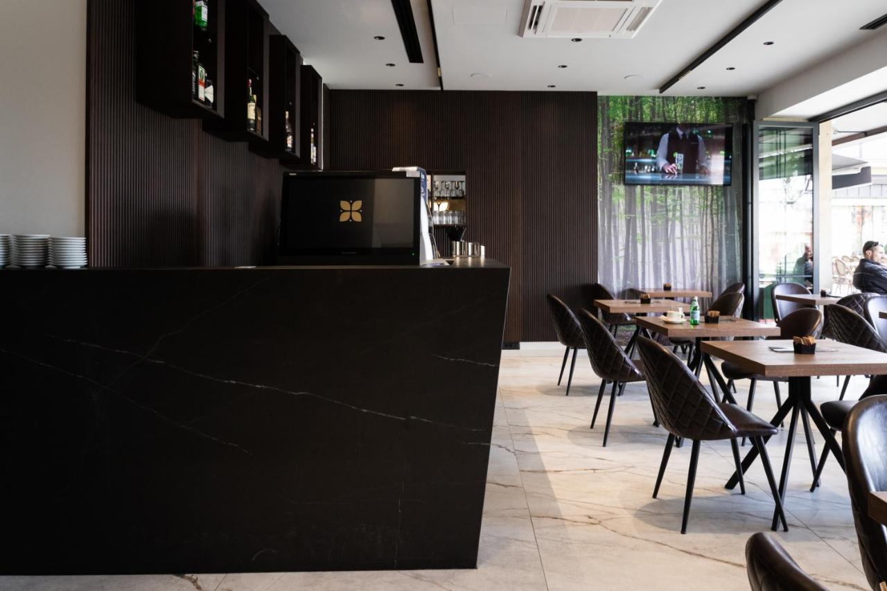 Emery Hotel Prishtine Bagian luar foto