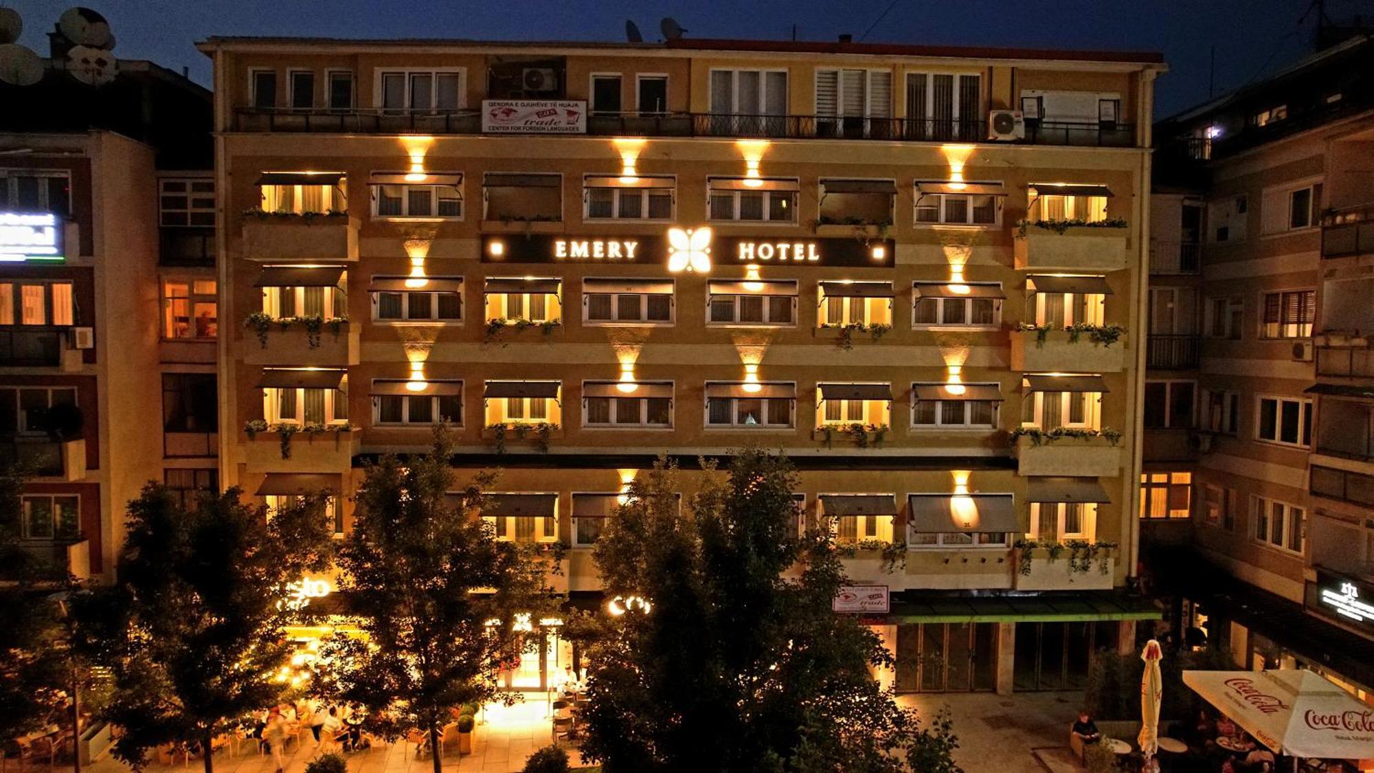Emery Hotel Prishtine Bagian luar foto